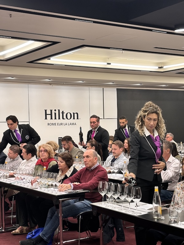 Il servizio in sala dei Sommelier