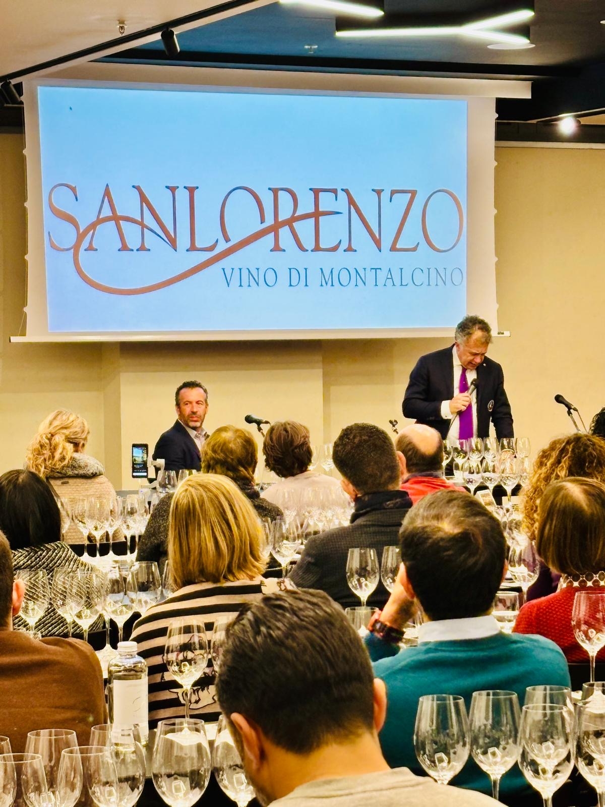 Panoramica della sala durante la degustazione Panoramica della sala durante la degustazione