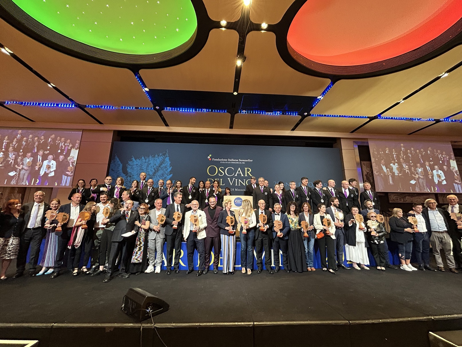 Tutti gli Oscar del Vino 2025 Tutti gli Oscar del Vino 2025